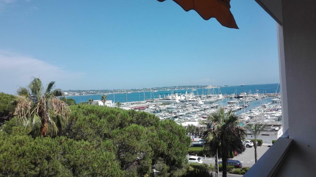 Grand Studio Climatise En Bord De Mer Avec Parking Securise โกลเฟอ-จวน ภายนอก รูปภาพ