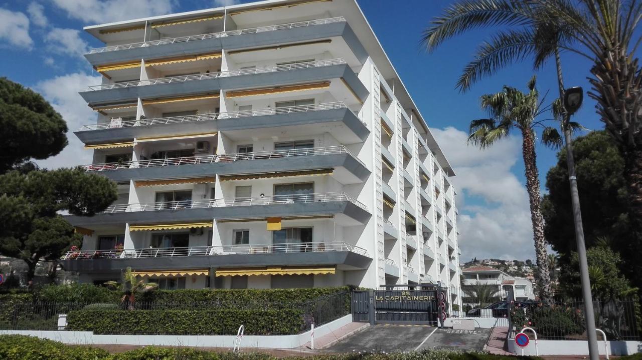 Grand Studio Climatise En Bord De Mer Avec Parking Securise โกลเฟอ-จวน ภายนอก รูปภาพ