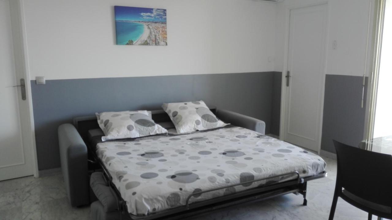 Grand Studio Climatise En Bord De Mer Avec Parking Securise โกลเฟอ-จวน ภายนอก รูปภาพ