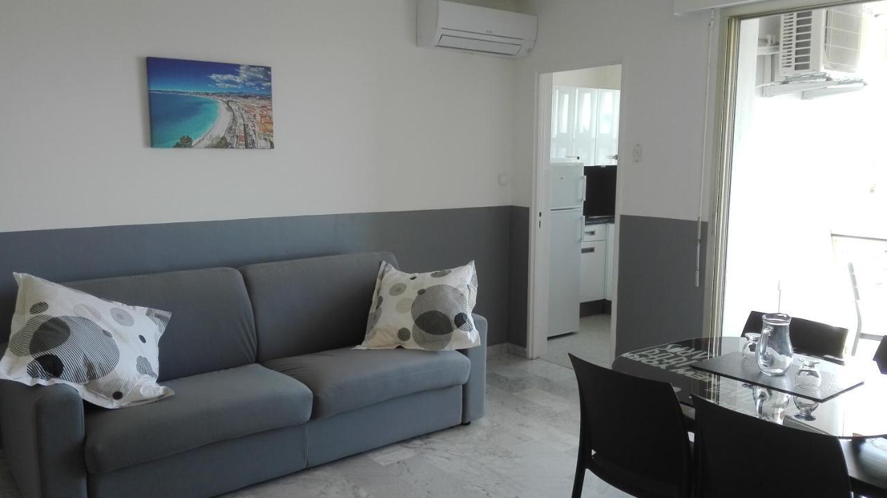 Grand Studio Climatise En Bord De Mer Avec Parking Securise โกลเฟอ-จวน ภายนอก รูปภาพ